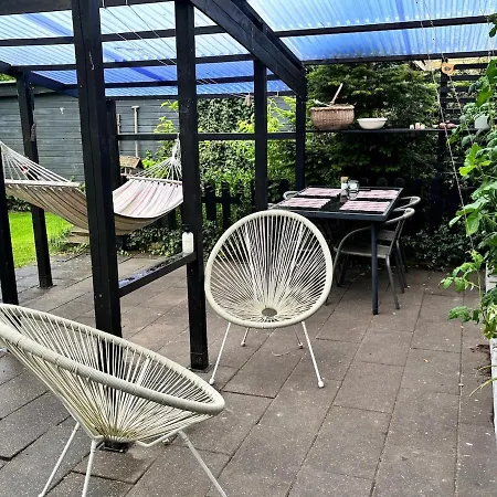 Beautiful House With A Charming Garden Villa *